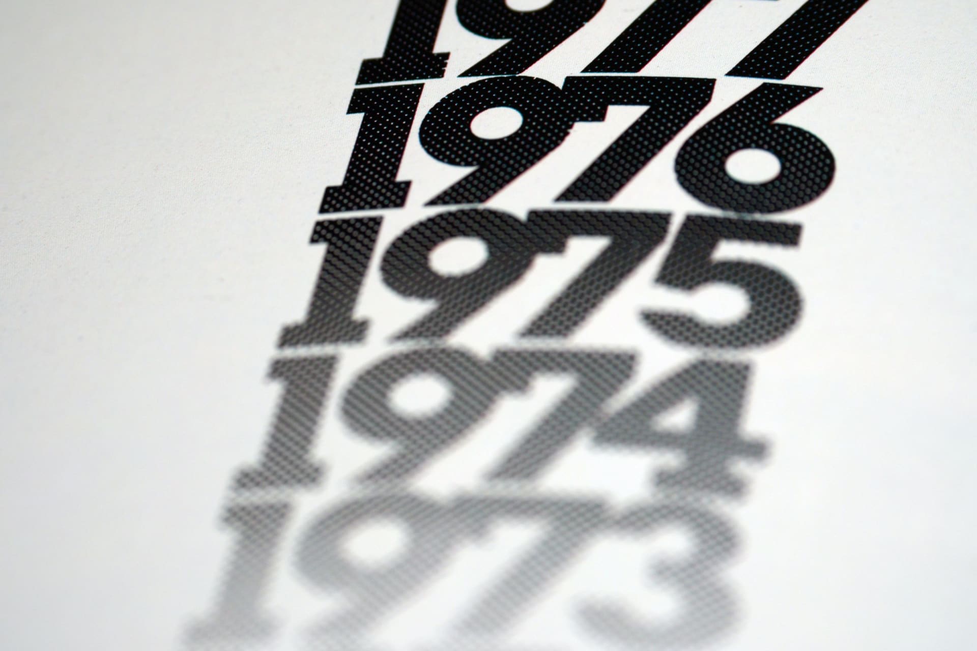 Dates with 1975 in the middle